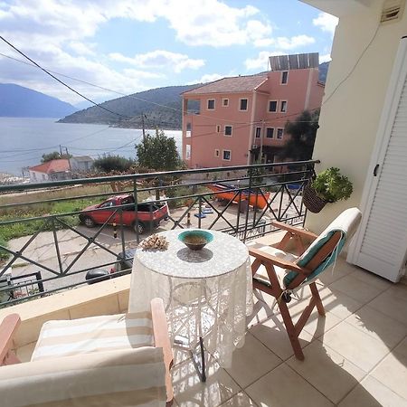 G Apartment In Айя-Евфимия Экстерьер фото