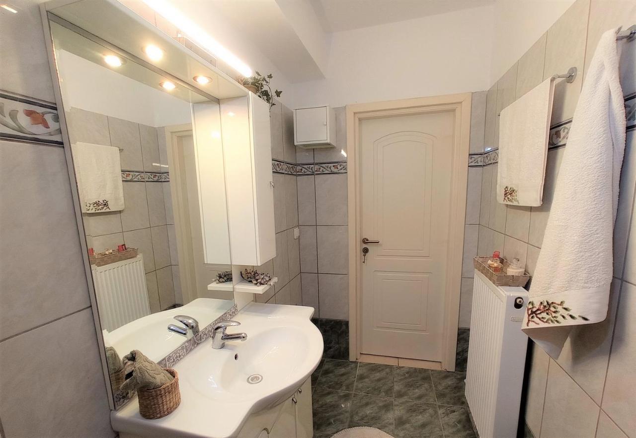 G Apartment In Айя-Евфимия Экстерьер фото